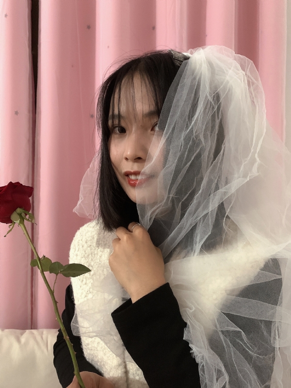 持紫菜包饭的女孩的第一张照片--闽清交友网